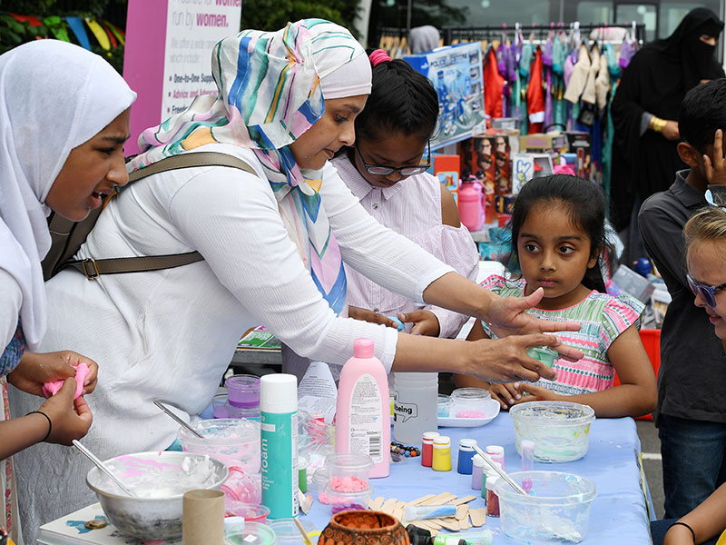 summer-festival-crafts-table